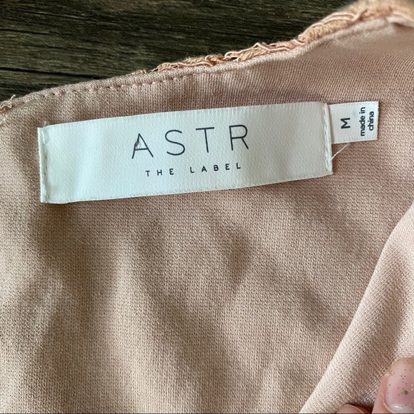 [SOLD] Astr Caroline Lace Bodycon Dress - Picture 3 of 5